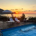 Ch Exclusive Ξενοδοχείο με διαμερίσματα 4*