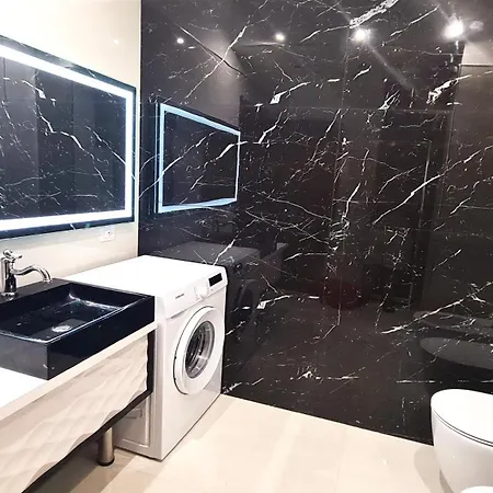 Ch Exclusive מלון דירות 4*